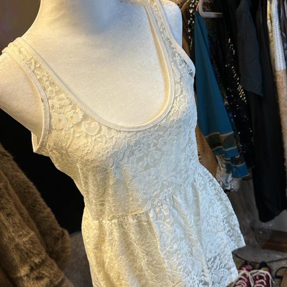 Aeropostale Cream lace stretchy peplum top. Blouse. Size M. EUC - Picture 4 of 6